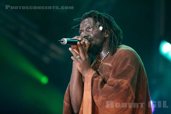 TIKEN JAH FAKOLY - 2005-09-09 - LA COURNEUVE - Parc Departemental - Grande Scene - 